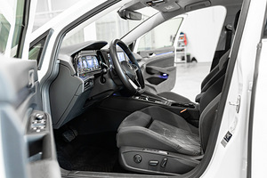 2021 Volkswagen Golf Style 2.0 TDi 110kw ATM (6 foto / 15)