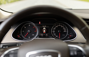Audi A4 Facelift 2.0 TDi 105kW (11 foto / 15)