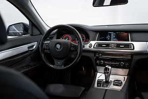BMW 740 Facelift xDrive 3.0 230kW (5 foto / 15)