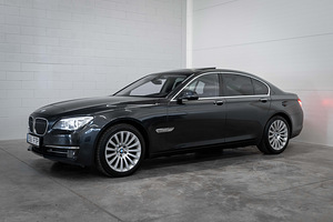 BMW 740 Facelift xDrive 3.0 230kW (3 foto / 15)