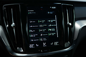 2020 Volvo V60 R-Design 2.0 D4 140kW (11 foto / 15)