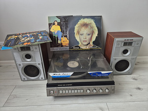 Vinüülimängija Vega 109 + 2 kõlarit + 3 vinüülplaati (1 foto / 1)