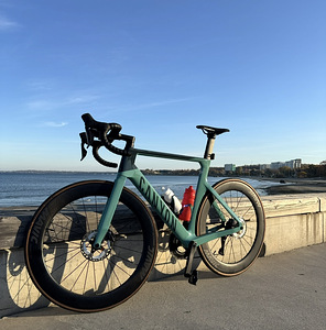 Canyon Aeroad CF SLX 8 Di2 – Size L (2 foto / 3)