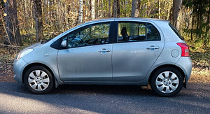 TOYOTA YARIS / ÜV 09.2025 (7 foto / 13)