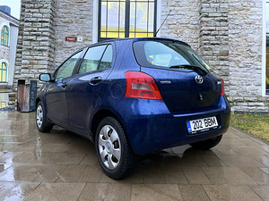 TOYOTA YARIS / BENSIIN 1.3 / ÜV 02.2025 (4 foto / 15)