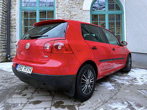 VOLKSWAGEN GOLF 5 / 1.9 DIISEL / AUTOMAAT / ÜV 10.2025 (3 foto / 15)
