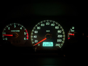 VOLVO V40 / DIISEL / AVARIIVABA / ÜV 03.2025 (9 foto / 15)