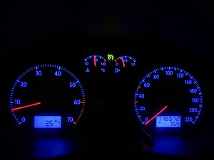 VOLKSWAGEN POLO / 1 OMANIK / TÜV 01.2026 (14 foto / 15)