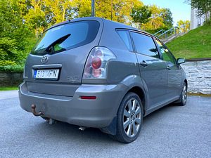 TOYOTA COROLLA VERSO FACELIFT / 1.8 БЕНЗИН 95кВ / КЛИМА (3 фото из 15)