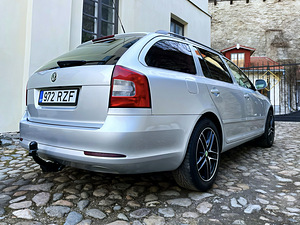 SKODA OCTAVIA / 1.9TDI / АВТОМАТ / БЕЗ АВАРИЙ / ТО 02.2027 (3 фото из 15)