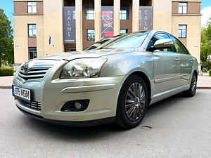 TOYOTA AVENSIS / 1.8 БЕНЗИН / FACELIFT / АВТОМАТ (1 фото из 15)