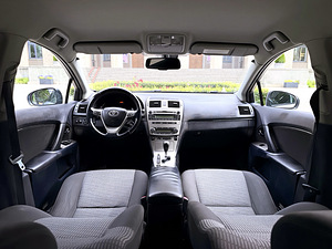 TOYOTA AVENSIS / AUTOMAAT / REG MAKSTUD / ÜV 05.2027 (9 foto / 15)