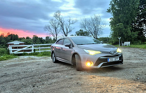 Toyota Avensis Premium (3 foto / 15)