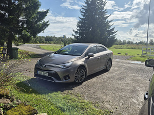 Toyota Avensis Premium (11 foto / 15)