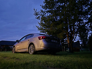 Toyota Avensis Premium (15 foto / 15)