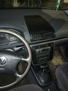 VOLKSWAGEN SHARAN 1.8 Turbo 110kw automat 2002год (5 фото из 10)