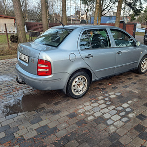 Skoda Fabia (4 foto / 7)