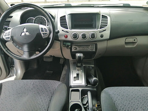 Mitsubishi L200 2.5d 131kw Automat 12a 184ooo km Maastur (10 foto / 10)