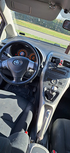 Toyota Auris (5 foto / 9)