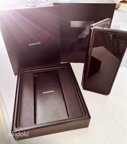 Samsung Galaxy Z Fold 3, 256 ГБ (фото #1)
