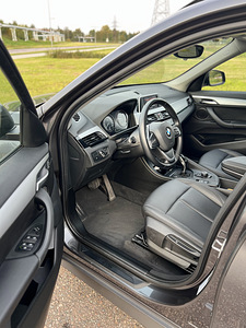 BMW X1 sDrive 18i (8 foto / 15)