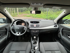 Renault megane (6 foto / 8)