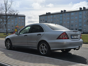 MERCEDES-BENZ C 200 CDI (6 foto / 12)