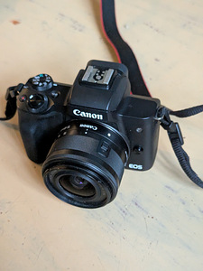 Canon M50 hübriidkaamera (1 foto / 3)