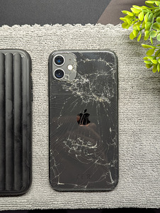 iPhone 11 128 GB 70% Black (3 фото из 5)
