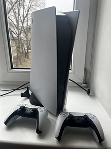 Playstation 5 + 2 pulti (1 foto / 1)