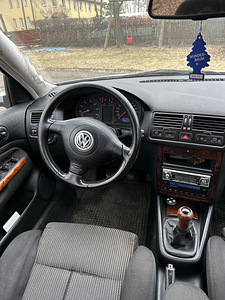 Volkswagen Bora V5 2.3 (4 foto / 7)