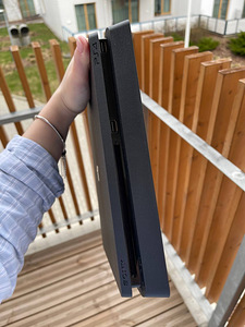 Müüa PS4 Slim 1 TB + 2 joysticki (2 foto / 7)