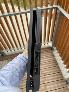 Müüa PS4 Slim 1 TB + 2 joysticki (3 foto / 7)
