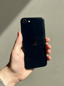 iPhone SE 2022 64GB (2 foto / 3)