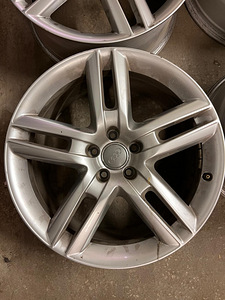 Audi 19'' оригинальные литые диски (2 фото из 6)