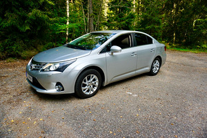 Toyota Avensis Facelift 2012 (2 foto / 8)