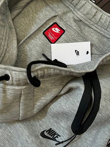 Müüa Nike «tech fleece» püksid (2 foto / 3)