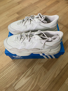 Adidas ozweego, 43 1/3, - 80€ new,box a little bit damaged (4 foto / 5)