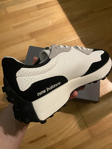 New balance 327, sizes available 42 - 90€ (3 foto / 6)