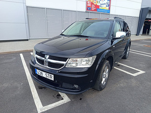 Dodge Journey. Jõuline mahtuniversaal maasturi välimusega! (1 foto / 14)