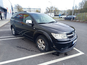Dodge Journey. Jõuline mahtuniversaal maasturi välimusega! (6 foto / 14)