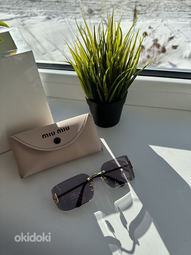 Солнцезащитные очки Miu Miu
