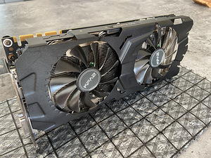 Geforce gtx 1070 exoc 8GB (1 foto / 3)
