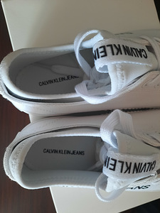CALVIN KLEIN JEANS KETSID (4 foto / 9)