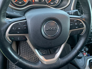 Jeep Cherokee (6 фото из 12)