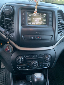 Jeep Cherokee (8 фото из 12)