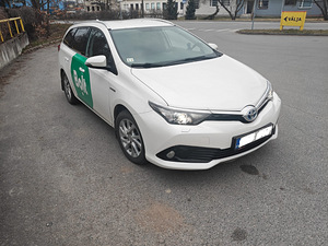 Toyota Auris hybrid LPG 2016 (2 фото из 7)