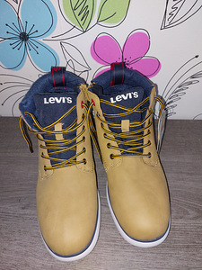 Новые ботинки Levis № 39 (3 фото из 3)