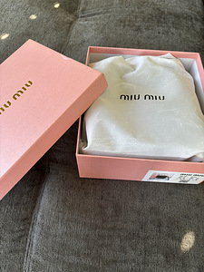 MIUMIU käekott uus (3 foto / 9)