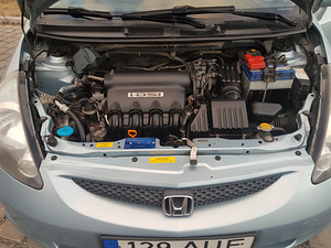 Honda Jazz 1.3(61kw)aut. (9 foto / 10)